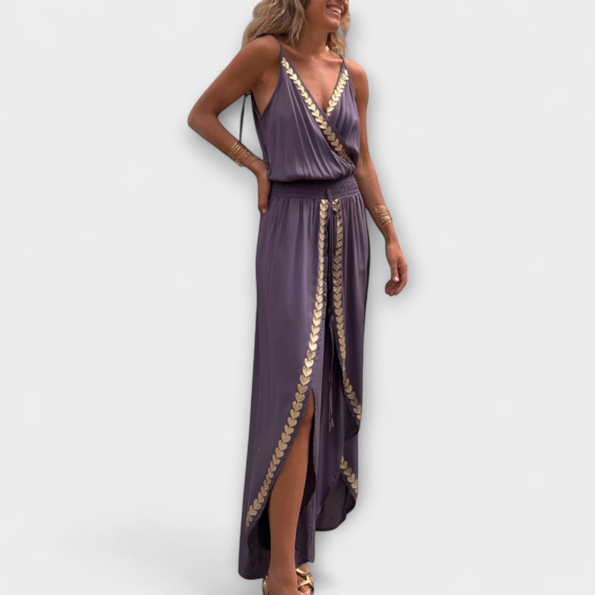 Serafina | Geborduurde V-hals jumpsuit met wijde pijpen