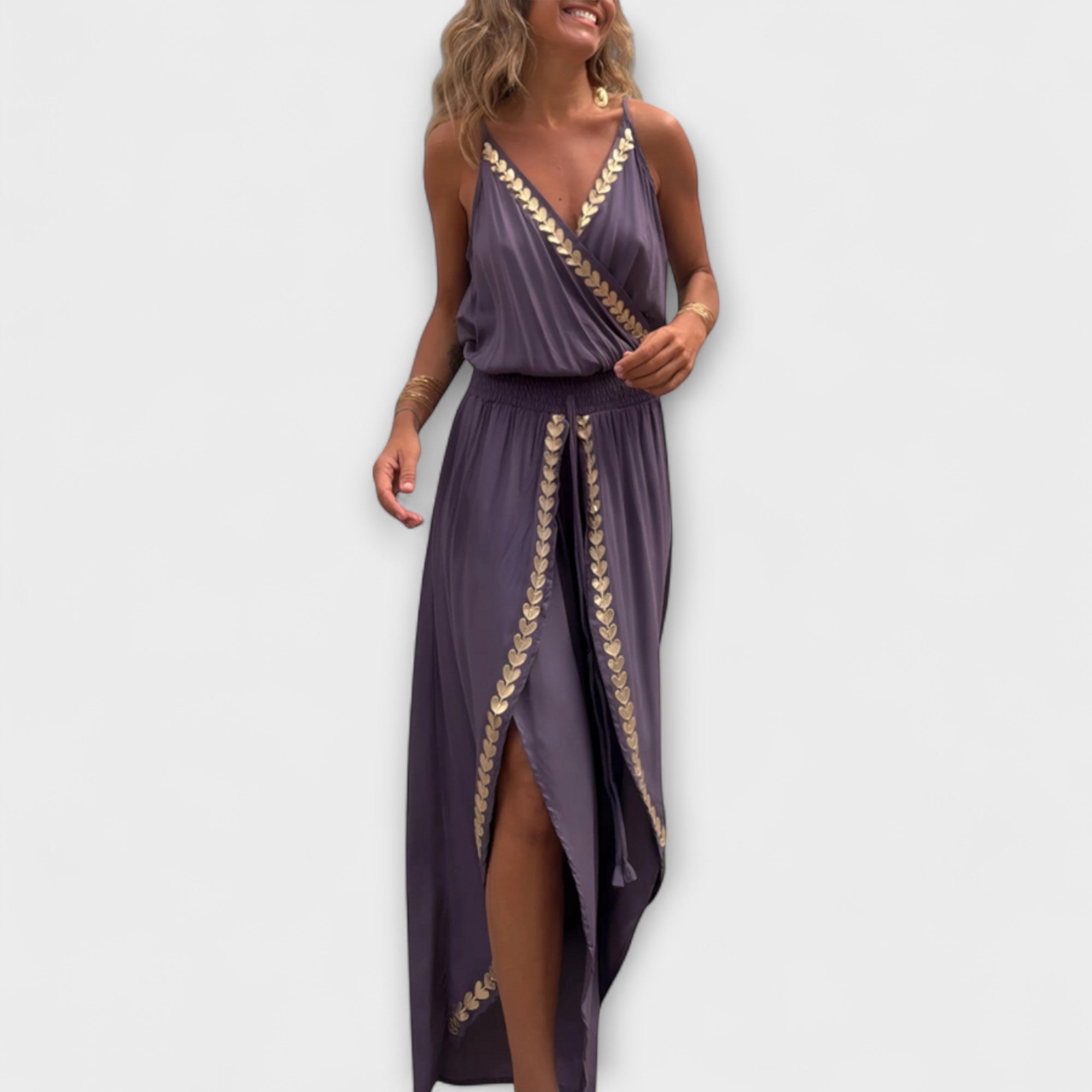 Serafina | Geborduurde V-hals jumpsuit met wijde pijpen
